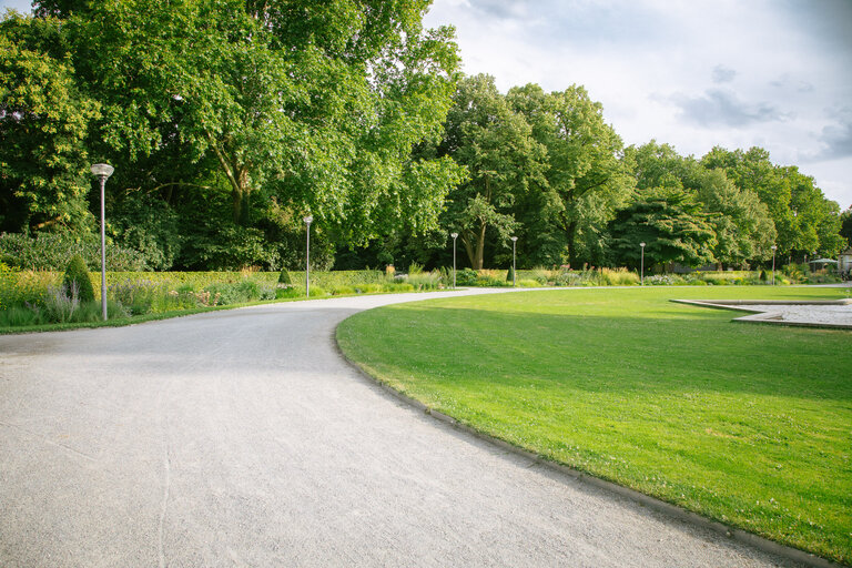 Hospizberatung Ludwigshafen. Kiesweg im Ebertpark
