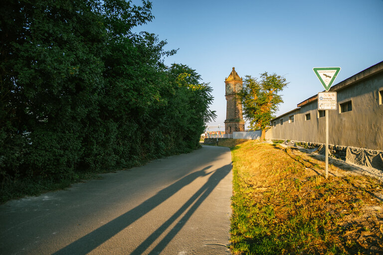 AHPB Ludwigshafen - Pegeluhr am Rhein auf der Parkinsel